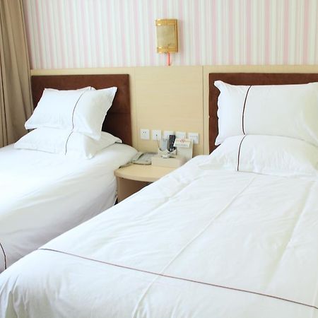 Super 8 Hotel Chengdu Airport Branch Eksteriør bilde