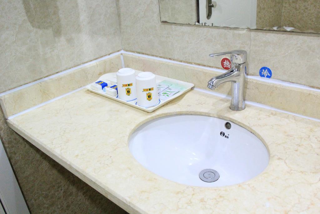 Super 8 Hotel Chengdu Airport Branch Eksteriør bilde